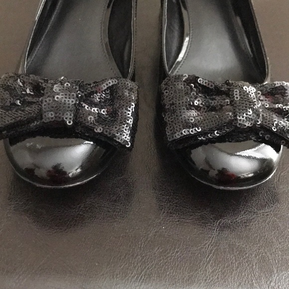 Black Patent Leather Pumps - Picture 3 of 7